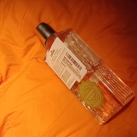 C r e m o sage and citrus body wash this product is also exceptional for dry skn - Picture 3 of 5